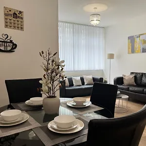Alexander Powdene House Apartment